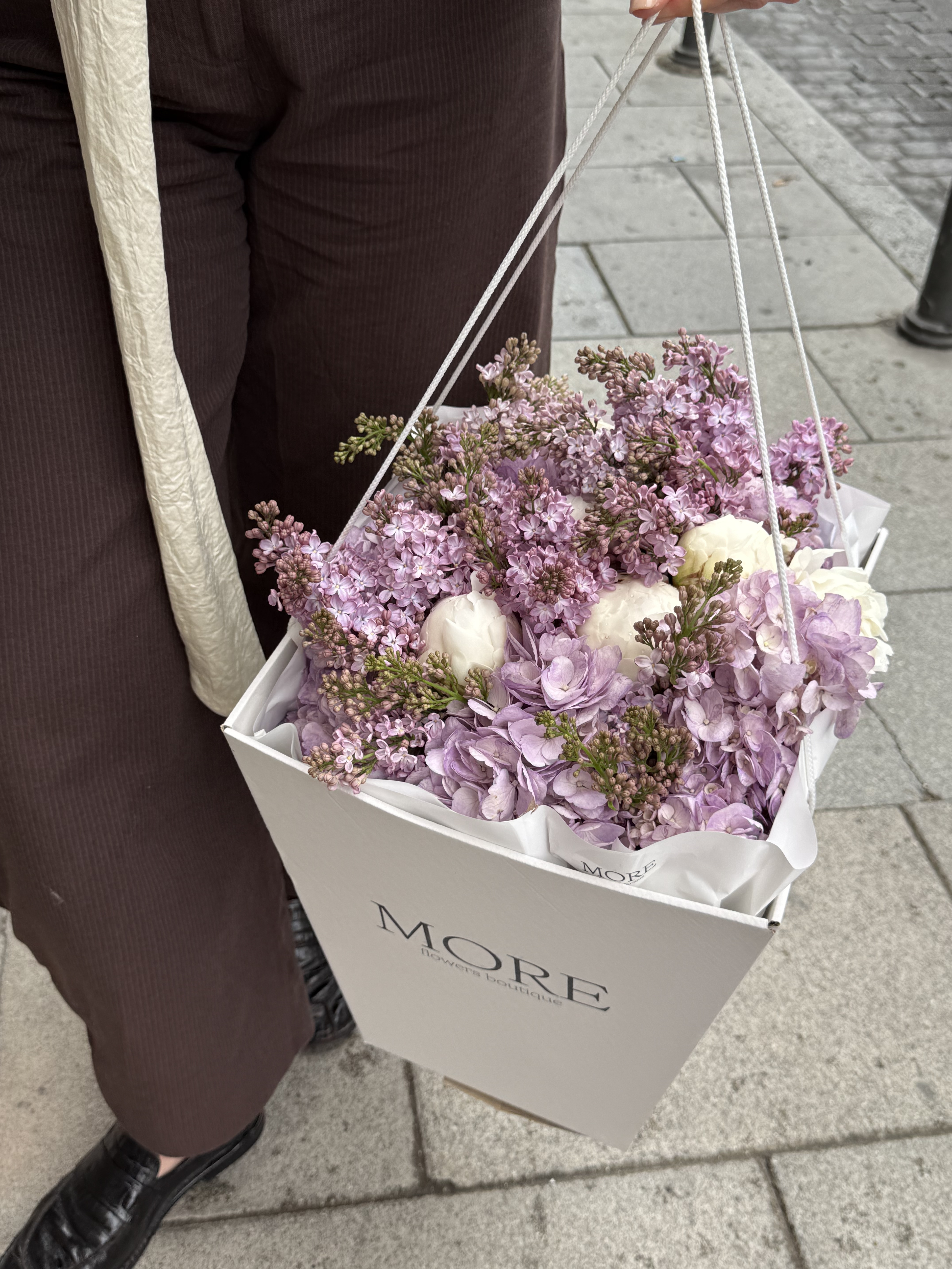 Lilac bouquet in MORE signature box